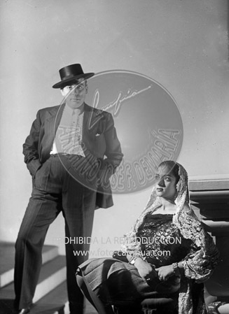 Retratos de Lola Flores en el estudio Campua con Manolo Caracol