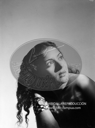 retratos de Lola Flores en el estudio Campua
