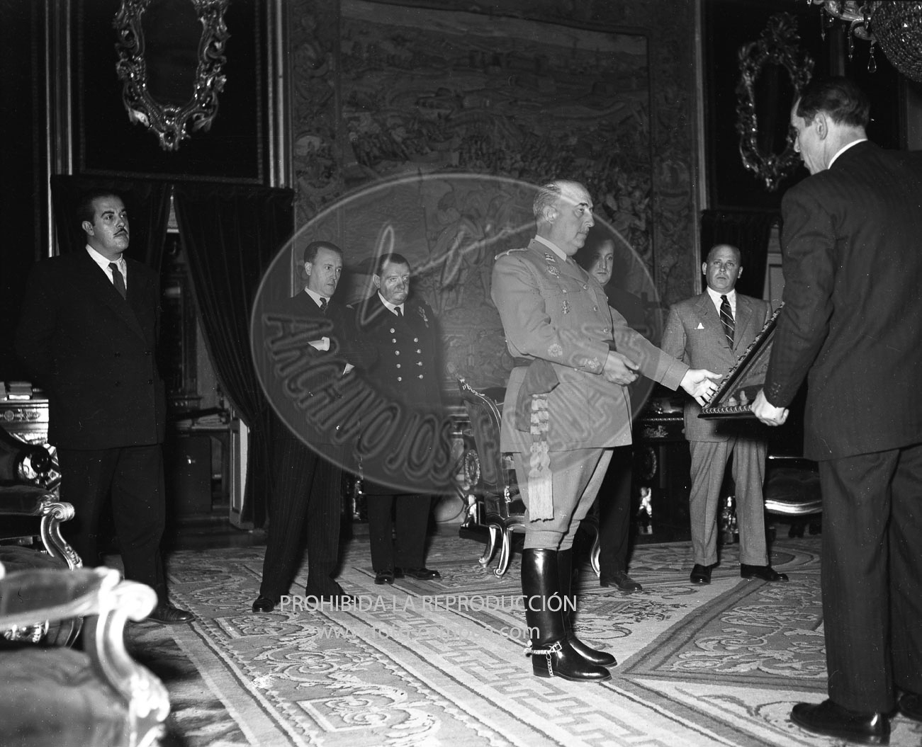 Franco recibe en audiencia a los mineros asturianos