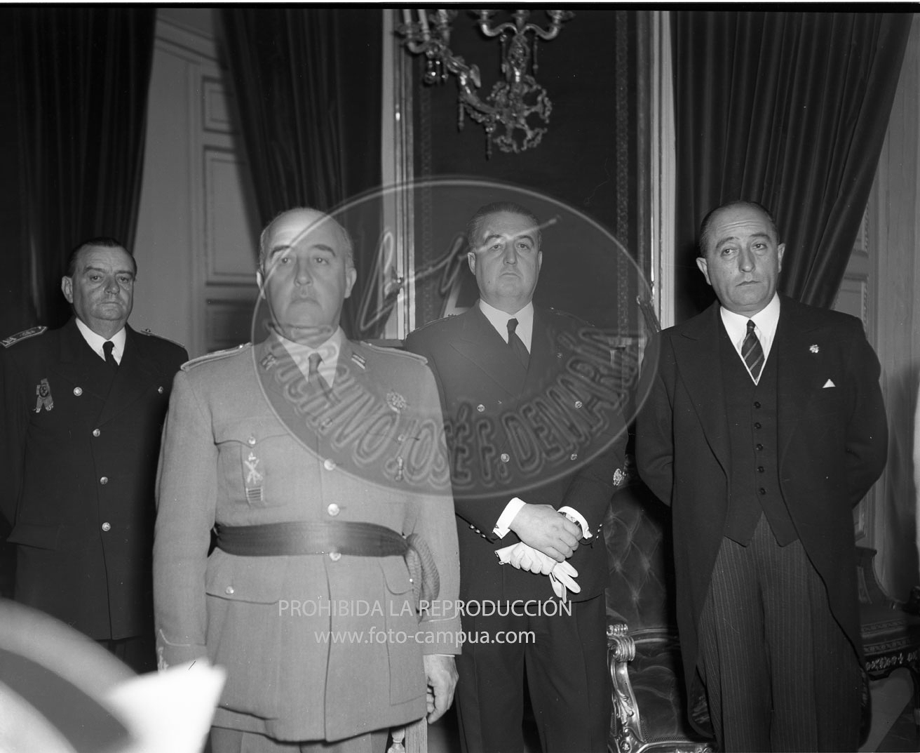 Franco recibe al Ayuntamiento de Espejo