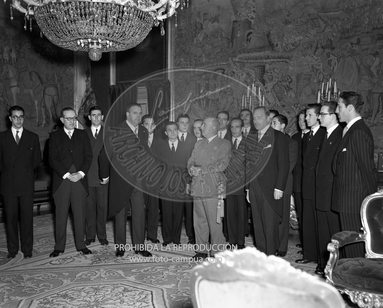 Franco recibe en audiencia a la nueva promocion del Cuerpo Diplomático