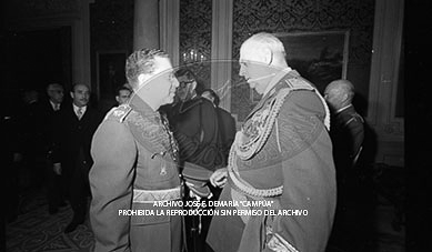 Audiencia en el Palacio de Pedralbes a la Junta Directiva de la Hermandad de Alféreces Provisionales de Barcelona.