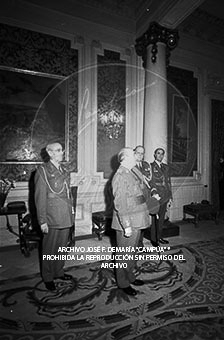 Audiencia en el Palacio de Pedralbes a la Junta Directiva de la Hermandad de Alféreces Provisionales de Barcelona.