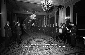 Audiencia en el Palacio de Pedralbes a la Junta Directiva de la Hermandad de Alféreces Provisionales de Barcelona.