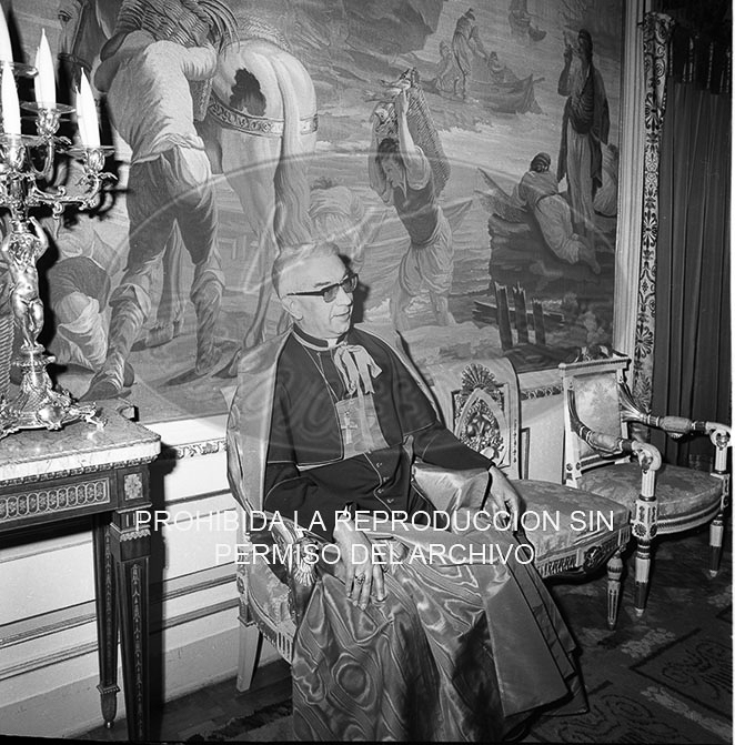 Franco recibe en audiencia especial al cardenal Arzobispo de Toledo D. Vicente Enrique Tarancón.