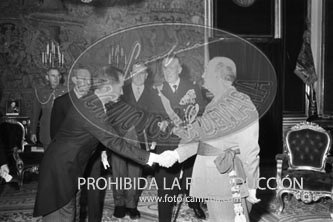 Franco recibe en audiencia a una Comisión de la Junta Directiva del Club Náutico de Madrid