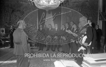 Franco recibe en audiencia a una Comisión de la Junta Directiva del Club Náutico de Madrid