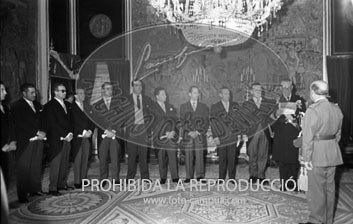 Franco recibe en audiencia a una Comisión de la Junta Directiva del Club Náutico de Madrid