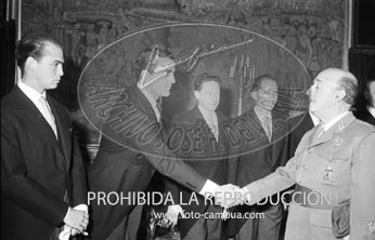 Franco recibe en audiencia a una Comisión de la Junta Directiva del Club Náutico de Madrid