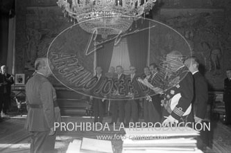 Franco recibe en audiencia a una Comisión de la Junta Directiva del Club Náutico de Madrid