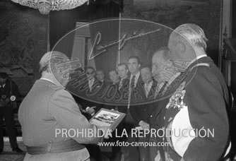 Franco recibe en audiencia a una Comisión de la Junta Directiva del Club Náutico de Madrid