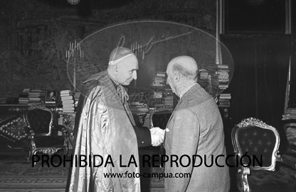 Audiencia de Franco al Cardenal Herrera Oria