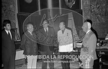 Franco recibe en audiencia a la directiva del Club Náutico de Masnou