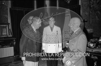 Franco recibe en audiencia a la directiva del Club Náutico de Masnou