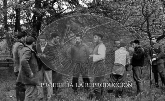 Prisioneros tomados en el frente de Vizcaya, cerca de Zarautz