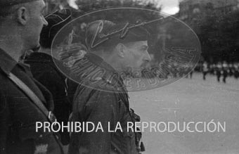 Desfile de Falange por las calles de Irún