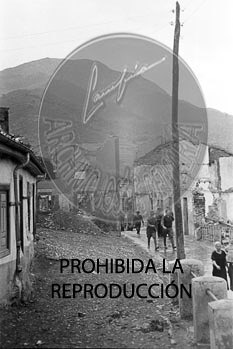 San Vicente de la Barquera destruido, avance hacia Asturias