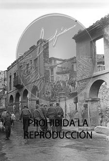 San Vicente de la Barquera destruido, avance hacia Asturias