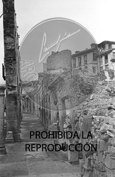 San Vicente de la Barquera destruido, avance hacia Asturias