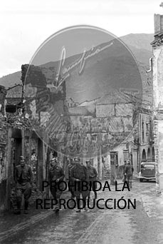 San Vicente de la Barquera destruido, avance hacia Asturias