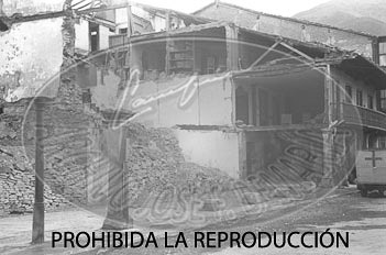 San Vicente de la Barquera destruido, avance hacia Asturias