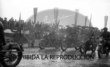 Condecoracion  a la Unidad Italiana Flechas Negras en Mérida