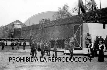 Imposición de la Cruz Laureada de San Fernando a Navarra