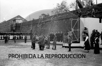 Imposición de la Cruz Laureada de San Fernando a Navarra