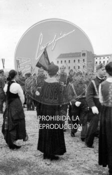 Imposición de la Cruz Laureada de San Fernando a Navarra