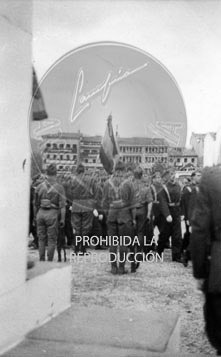 Imposición de la Cruz Laureada de San Fernando a Navarra