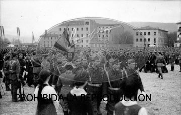 Imposición de la Cruz Laureada de San Fernando a Navarra