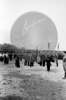 Imposición de la Cruz Laureada de San Fernando a Navarra