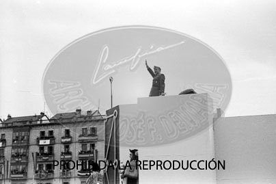 Imposición de la Cruz Laureada de San Fernando a Navarra