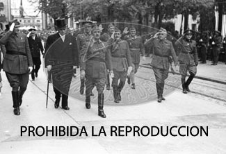 Imposición de la Cruz Laureada de San Fernando a Navarra