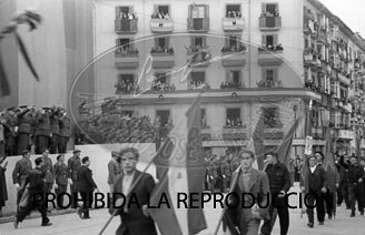 Imposición de la Cruz Laureada de San Fernando a Navarra