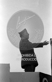 Imposición de la Cruz Laureada de San Fernando a Navarra