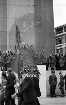 Imposición de la Cruz Laureada de San Fernando a Navarra