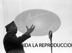 Imposición de la Cruz Laureada de San Fernando a Navarra