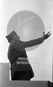 Imposición de la Cruz Laureada de San Fernando a Navarra