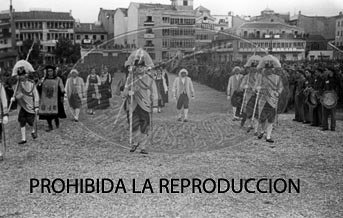 Imposición de la Cruz Laureada de San Fernando a Navarra