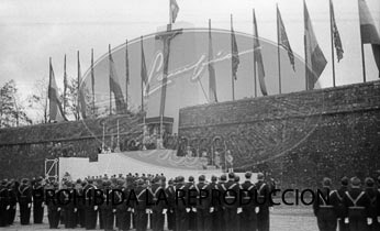 Imposición de la Cruz Laureada de San Fernando a Navarra