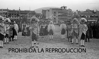 Imposición de la Cruz Laureada de San Fernando a Navarra