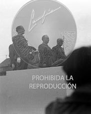 Imposición de la Cruz Laureada de San Fernando a Navarra