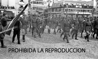 Imposición de la Cruz Laureada de San Fernando a Navarra