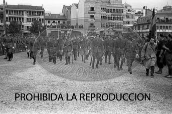 Imposición de la Cruz Laureada de San Fernando a Navarra