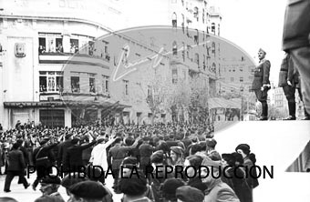 Imposición de la Cruz Laureada de San Fernando a Navarra