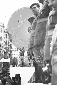 Imposición de la Cruz Laureada de San Fernando a Navarra