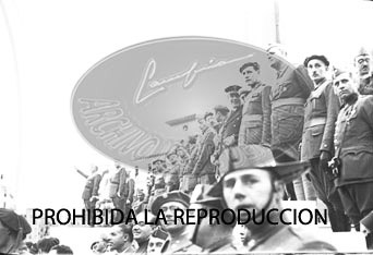 Imposición de la Cruz Laureada de San Fernando a Navarra