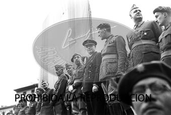 Imposición de la Cruz Laureada de San Fernando a Navarra