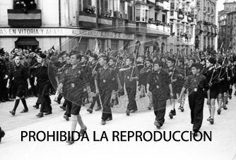 Imposición de la Cruz Laureada de San Fernando a Navarra